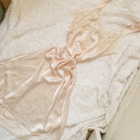 Victoria’s Secret Gold Label Gown - Picture 4 of 6